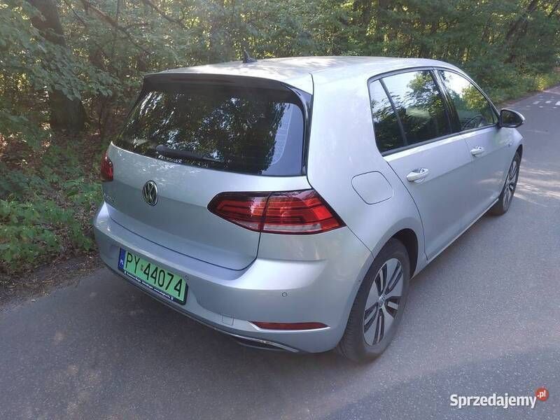 Używany VW e-Golf 100 kW (136 KM) 2019 Srebrny Hatchback