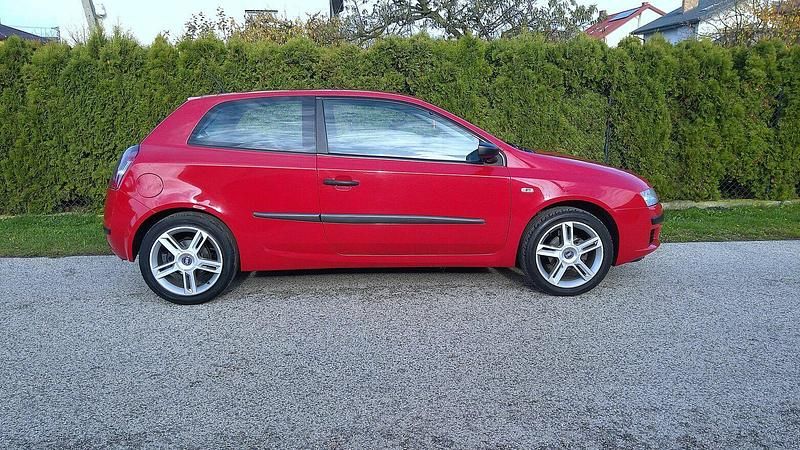 Używany Fiat Stilo 2003 Czerwony Hatchback