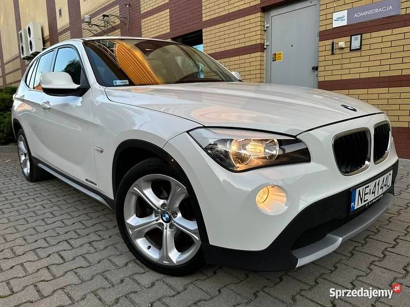 Biały Używany 2010 BMW X1 SUV | 30 900 zł (Drogi) - Obraz 1/4