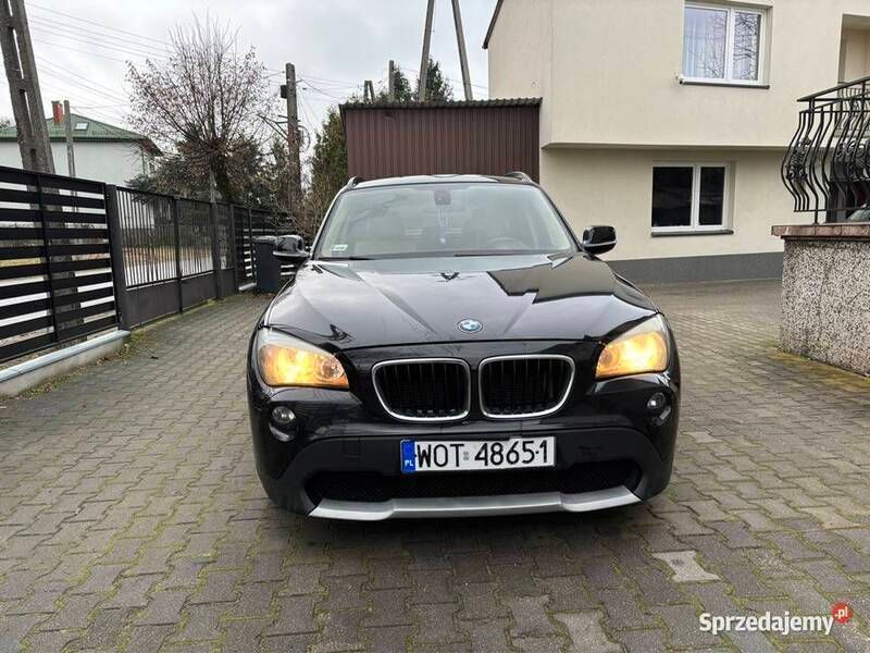 Czarny Używany 2010 BMW X1 SUV | 25 500 zł (Drogi) - Obraz 1/4
