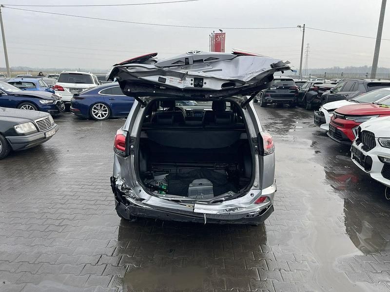 Używany Toyota RAV4 Hybrid 197 KM (144 kW) 2017 Srebrny (metalik) SUV