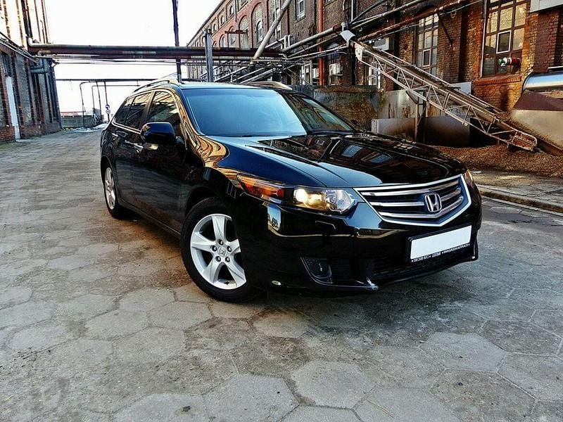 Używany Honda Accord Executive 156 KM (114 kW) 2009 Czarny (metalik) Kombi