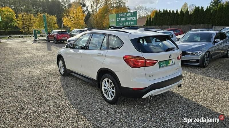 Biały Używany 2019 BMW X1 Comfort Edition SUV | 76 900 zł (Super Cena) - Obraz 1/4