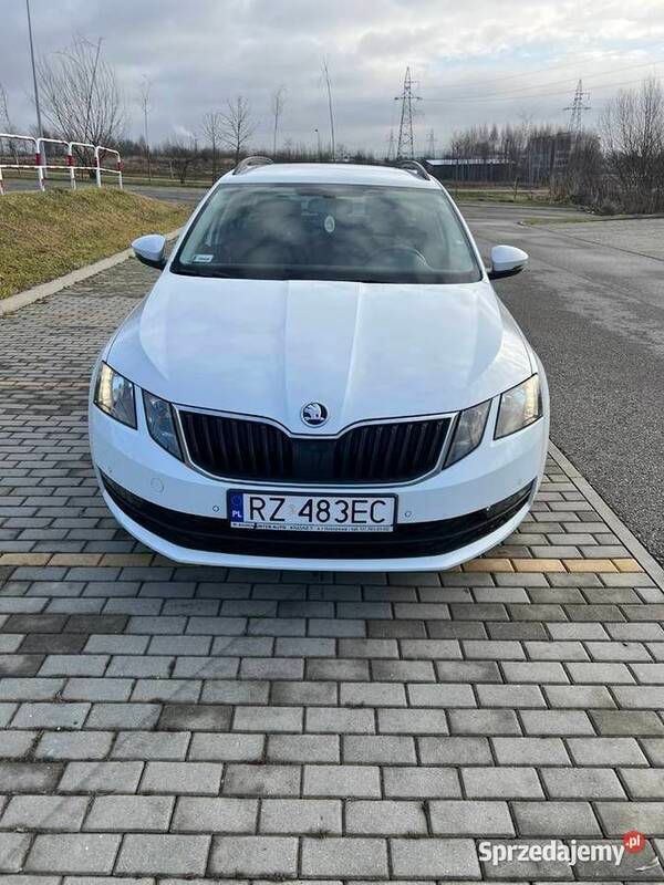 Biały Używany 2018 Skoda Octavia Kombi | 57 500 zł (Uczciwa cena) - Obraz 1/4