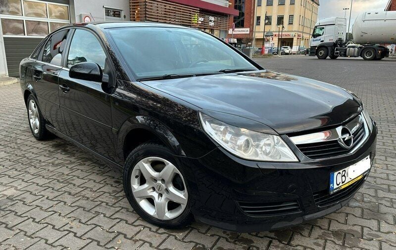 Czarny Używany 2007 Opel Vectra Hatchback | 9800 zł (Uczciwa cena) - Obraz 1/4