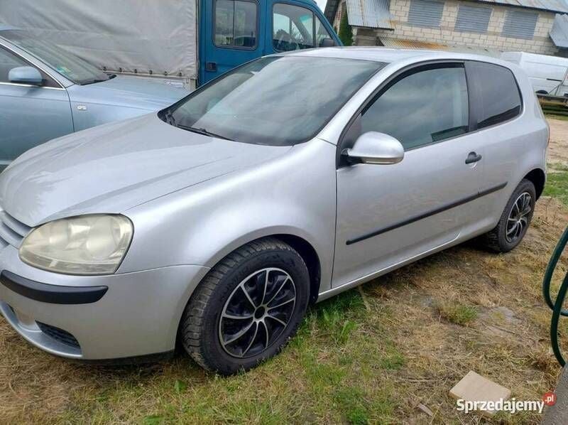 Używany VW Golf V 2004 Srebrny Hatchback