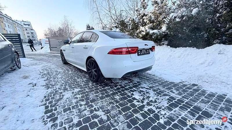 Używany Jaguar XE 2017 Biały Sedan/Limuzyna