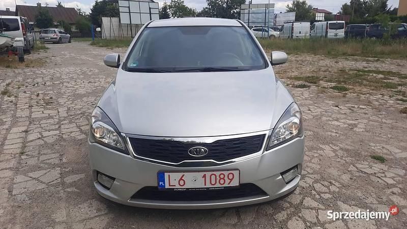 Srebrny Używany 2011 Kia Ceed Hatchback | 14 900 zł (Super Cena) - Obraz 1/4