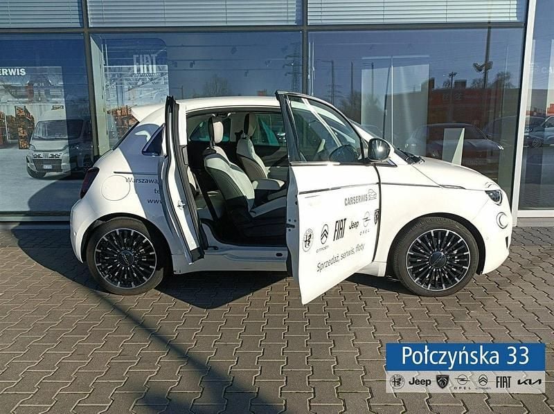 Używany Fiat 500e 86 kW (118 KM) 2023 Biały (metalik) Hatchback