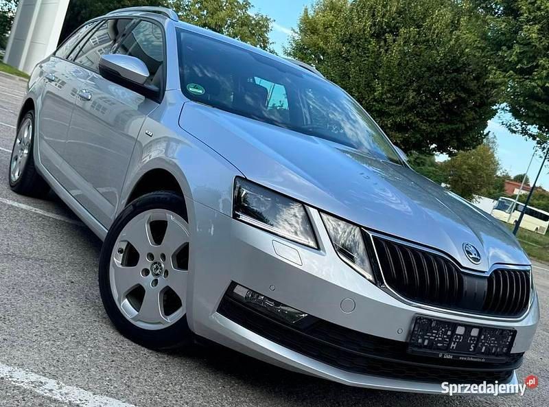 Srebrny Używany 2014 Skoda Octavia Kombi | 54 900 zł (Dość drogi) - Obraz 1/4