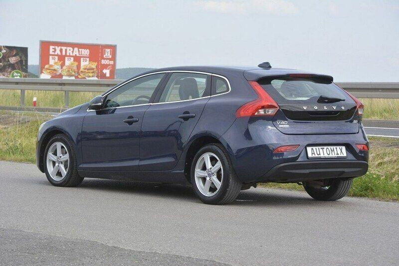 Używany Volvo V40 115 KM (84 kW) 2014 Granatowy Kombi