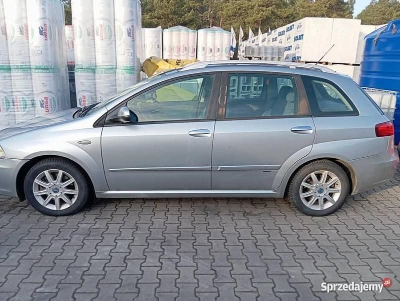 Używany Fiat Croma 150 KM (110 kW) 2006 Srebrny Kombi