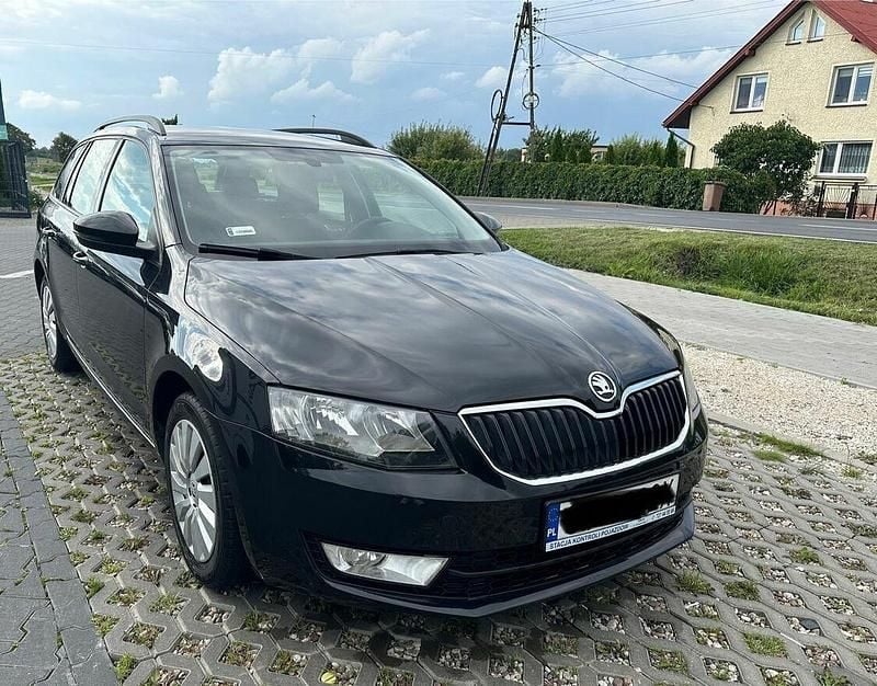 Czarny Używany 2015 Skoda Octavia Kombi | 26 500 zł (Uczciwa cena) - Obraz 1/4