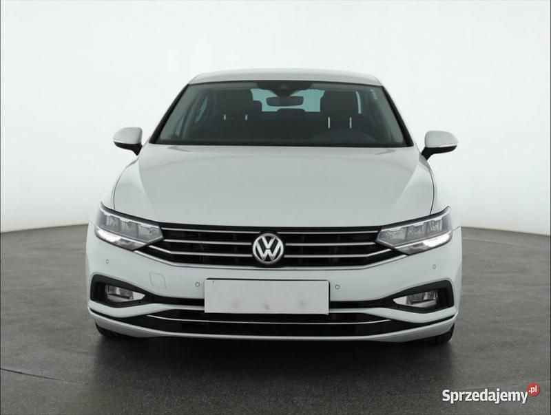Biały Używany 2019 VW Passat Sedan/Limuzyna | 79 999 zł (Uczciwa cena) - Obraz 1/4