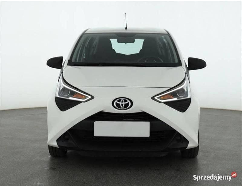 Biały Używany 2020 Toyota Aygo Hatchback | 36 999 zł (Uczciwa cena) - Obraz 1/4