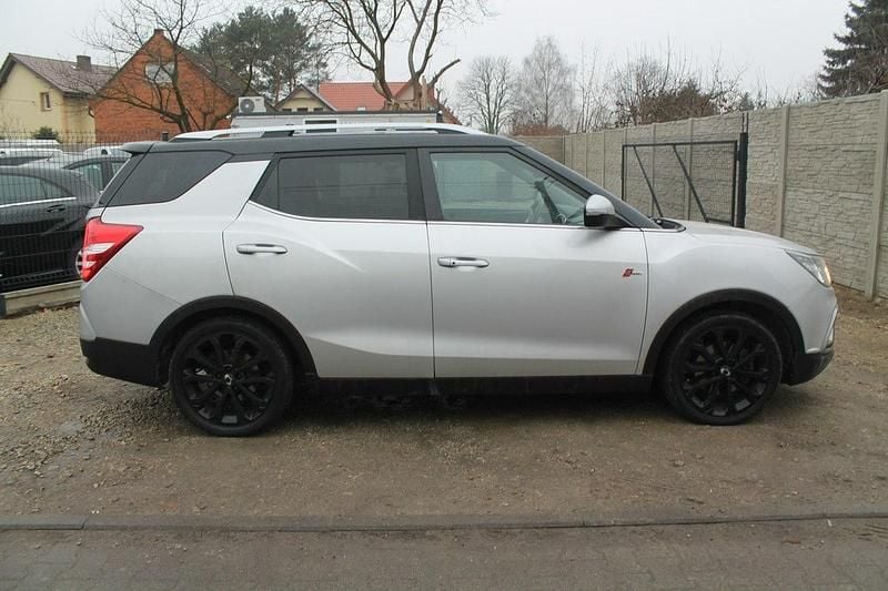 Używany Ssangyong (KGM) XLV 115 KM (84 kW) 2016 Srebrny SUV