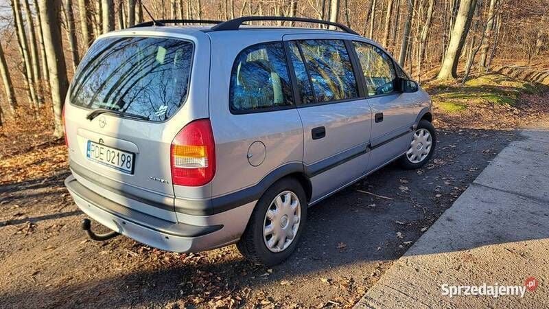 Srebrny Używany 2001 Opel Zafira Elegance Minivan | 5600 zł (Uczciwa cena) - Obraz 1/4