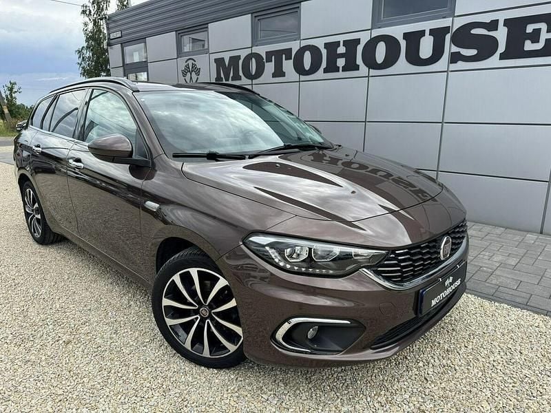Brązowy Używany 2017 Fiat Tipo Lounge Kombi | 41 900 zł (Uczciwa cena) - Obraz 1/4