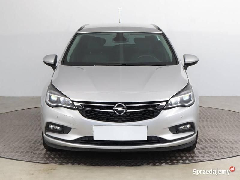 Srebrny Używany 2017 Opel Astra Kombi | 45 999 zł (Dość drogi) - Obraz 1/4