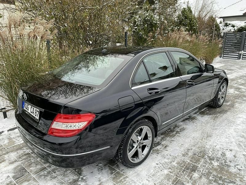 Używany Mercedes C200 185 KM (136 kW) 2009 Czarny Sedan/Limuzyna