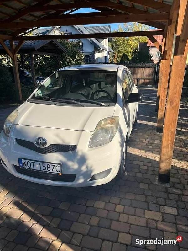 Biały Używany 2009 Toyota Yaris Hatchback | 8900 zł - Obraz 1/4