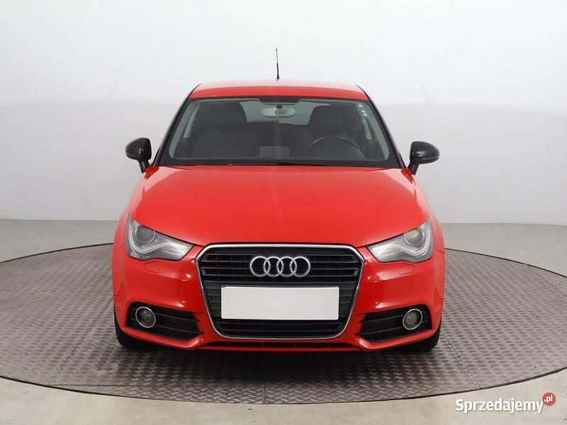 Używany Audi A1 2010 Czerwony Hatchback