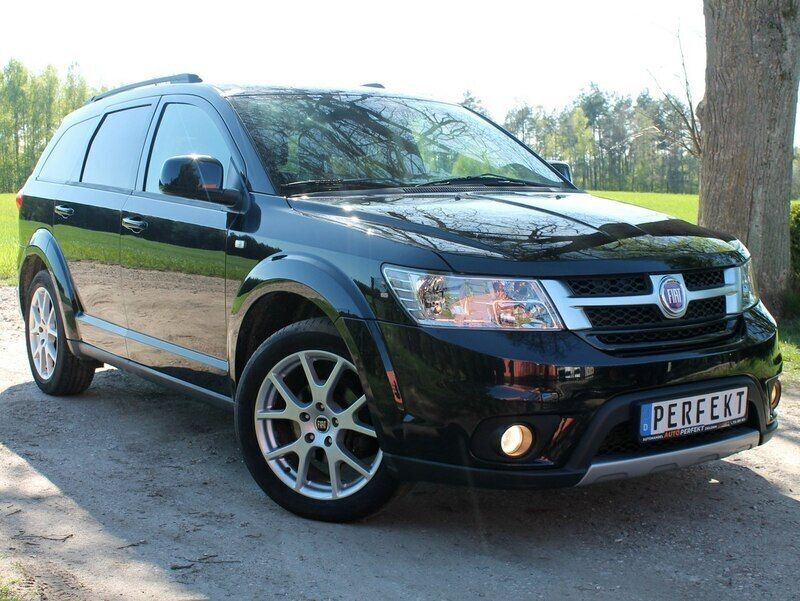 Czarny Używany 2011 Fiat Freemont SUV | 37 999 zł (Uczciwa cena) - Obraz 1/4