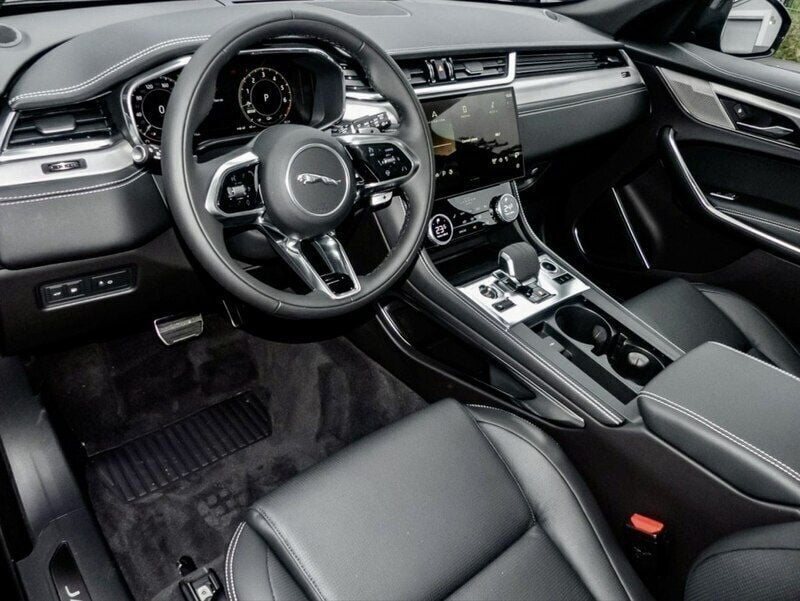 Używany Jaguar F-Pace R-Dynamic 163 KM (119 kW) 2024 Czarny SUV