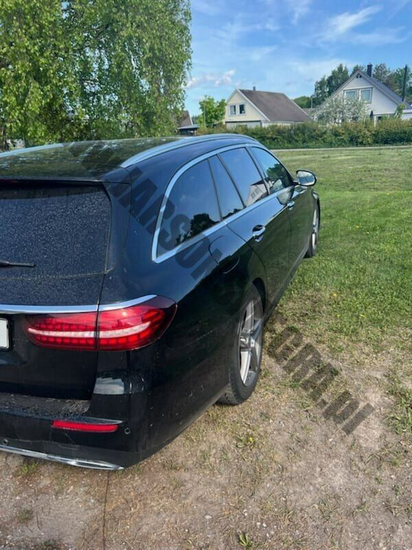 Używany Mercedes E220 194 KM (142 kW) 2020 Czarny Kombi