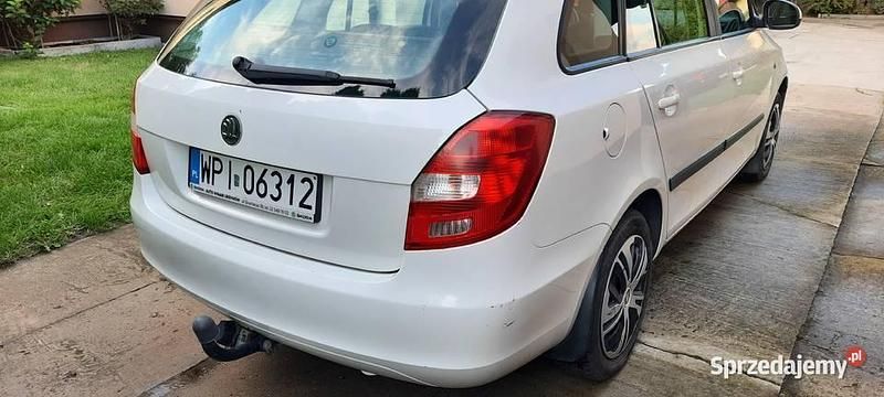 Biały Używany 2013 Skoda Fabia Kombi | 12 000 zł (Uczciwa cena) - Obraz 1/4