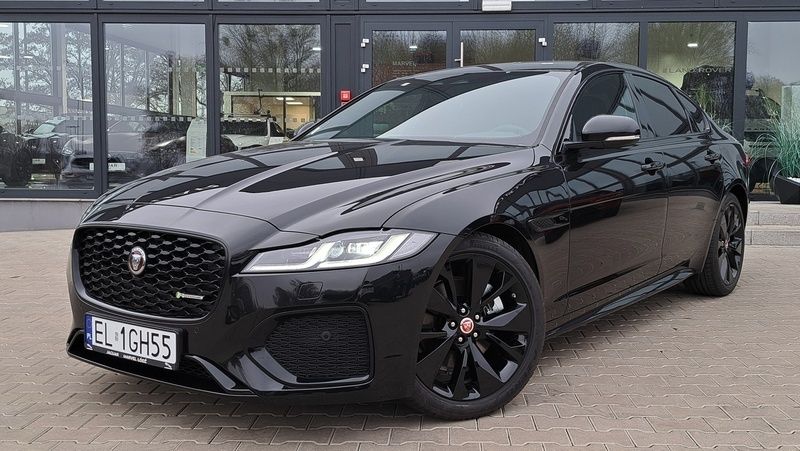 Metalik: ultimate black Używany 2022 Jaguar XF R-Dynamic Sedan/Limuzyna | 269 900 zł - Obraz 1/4