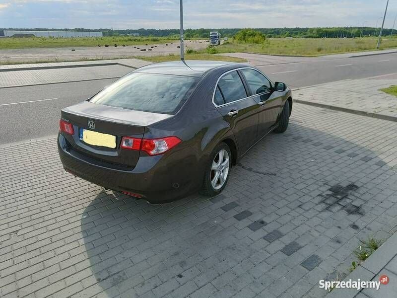 Używany Honda Accord Executive 150 KM (110 kW) 2010