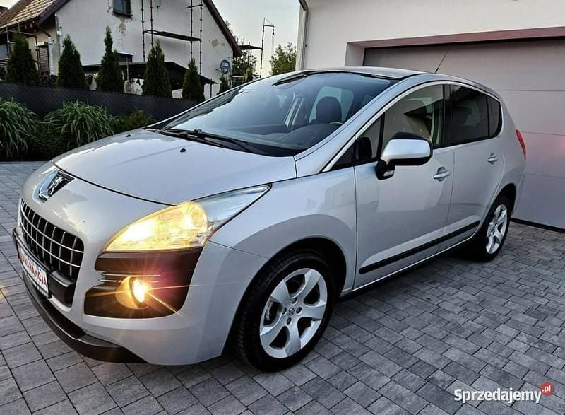 Srebrny Używany 2012 Peugeot 3008 SUV | 26 990 zł (Uczciwa cena) - Obraz 1/4