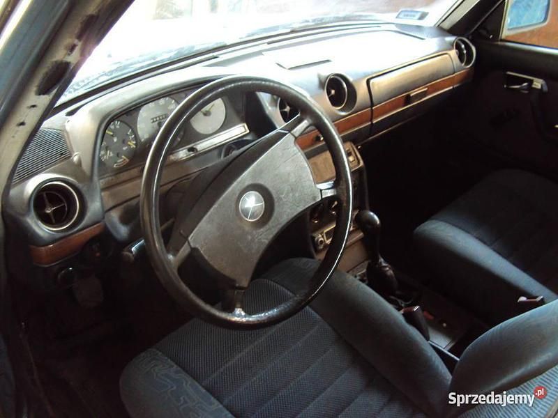Używany Mercedes 240 1976