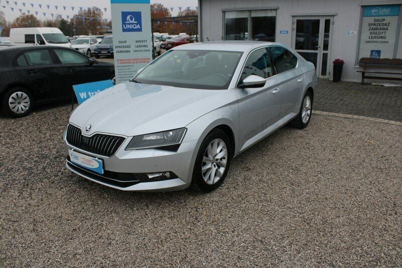 Szary (metalik) Używany 2019 Skoda Superb Sedan/Limuzyna | 56 829 zł - Obraz 1/3