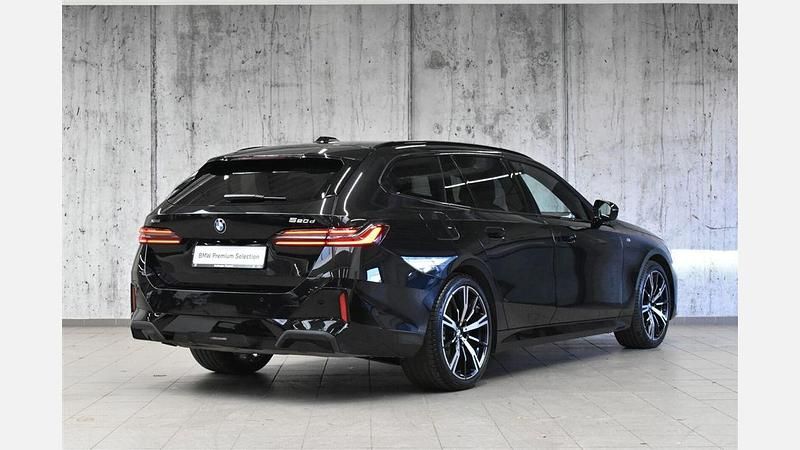 Używany BMW 520 Comfort Edition 197 KM (144 kW) 2025 Czarny szafir metalizowany Kombi