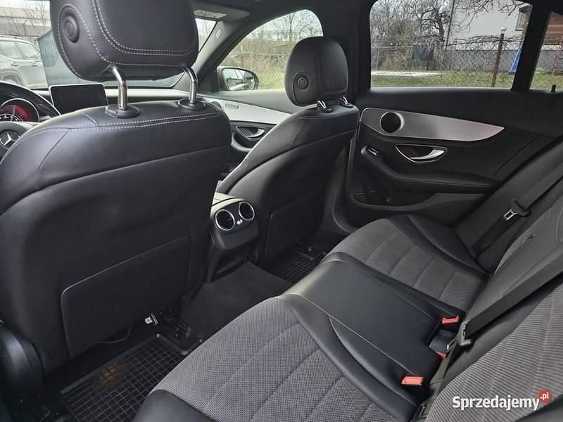 Używany Mercedes C200 184 KM (135 kW) 2016 Czarny Sedan/Limuzyna
