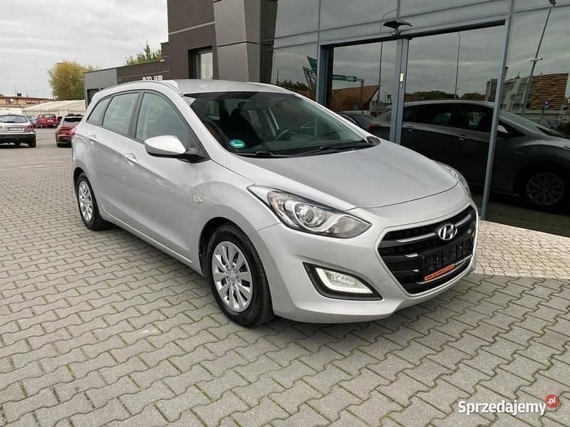 Srebrny (metalik) Używany 2016 Hyundai i30 Kombi | 35 900 zł (Uczciwa cena) - Obraz 1/4