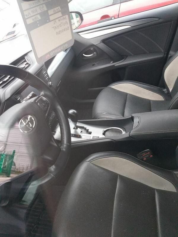 Niebieski Używany 2016 Toyota Avensis Kombi | 36 500 zł (Dobra cena) - Obraz 1/4