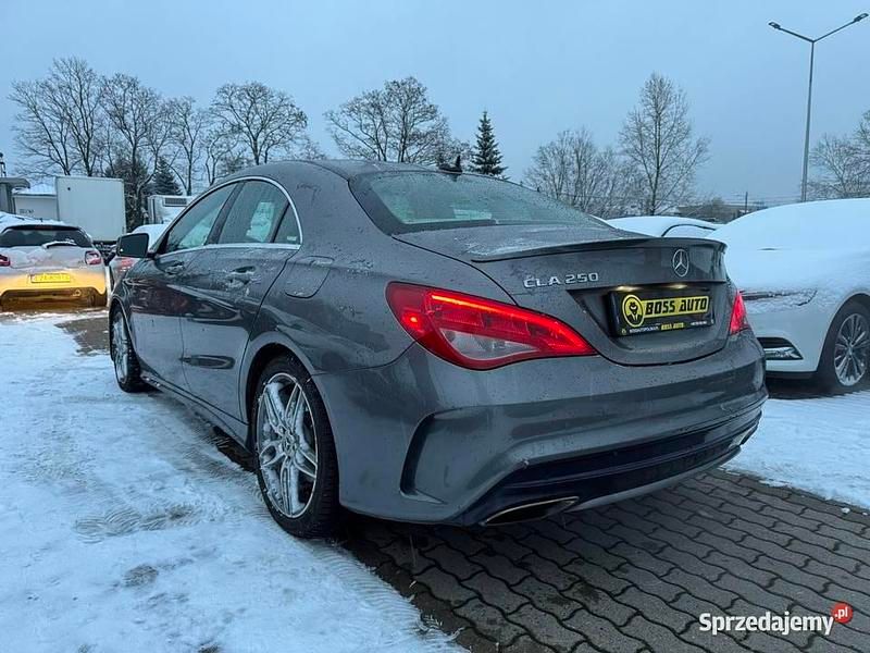 Używany Mercedes CLA250 2017 Szary Sedan/Limuzyna