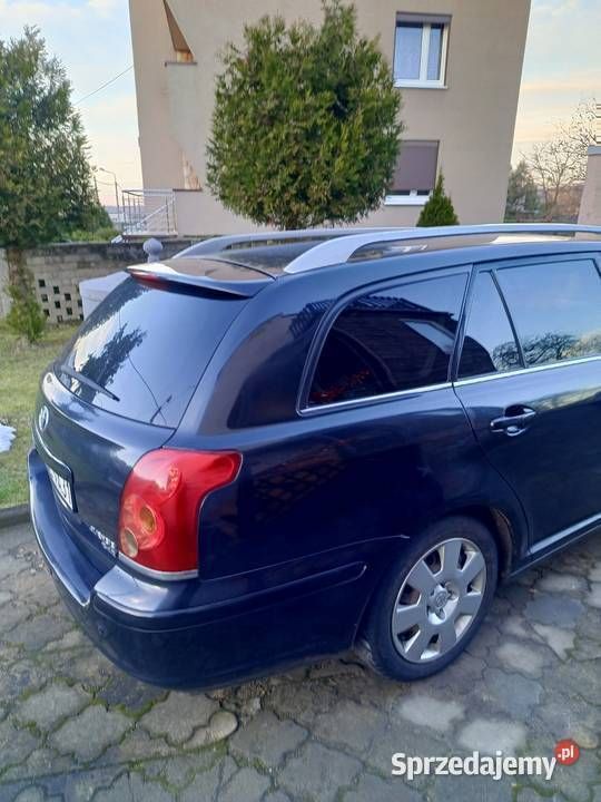 Czarny Używany 2006 Toyota Avensis Kombi | 11 000 zł (Uczciwa cena) - Obraz 1/4