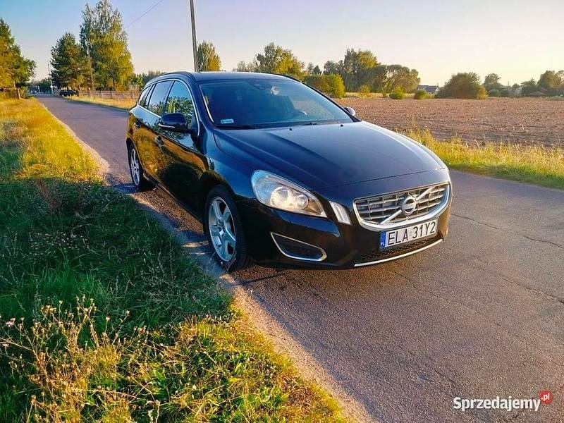 Czarny Używany 2012 Volvo V60 Kombi | 26 000 zł (Uczciwa cena) - Obraz 1/4