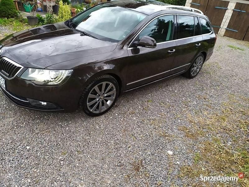 Brązowy Używany 2013 Skoda Superb GreenLine Kombi | 28 900 zł (Uczciwa cena) - Obraz 1/4