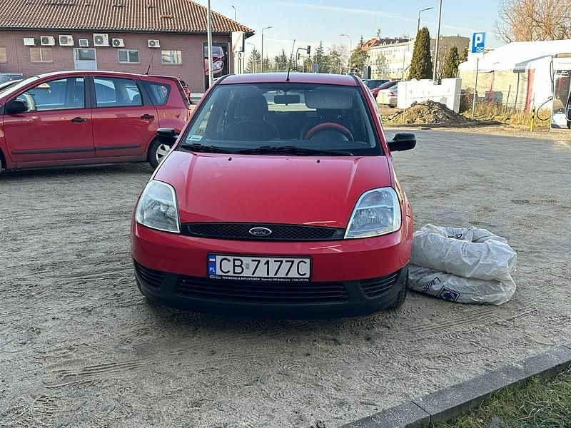 Używany Ford Fiesta 75 KM (55 kW) 2004 Czarny (metalik) Hatchback