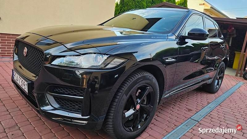 Czarny Używany 2018 Jaguar F-Pace R-Sport SUV | 120 500 zł - Obraz 1/4