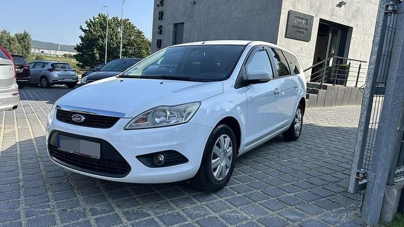 Biały Używany 2008 Ford Focus Kombi | 9900 zł (Uczciwa cena) - Obraz 1/4