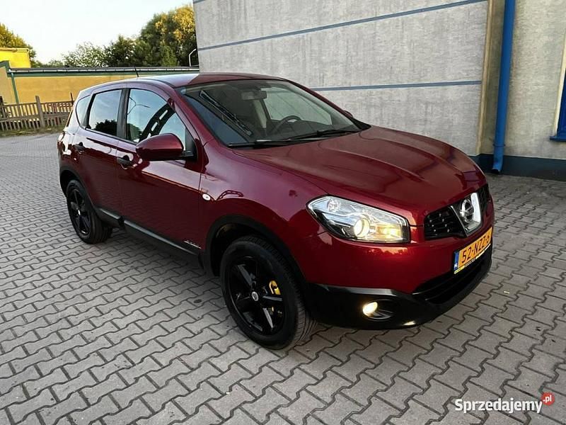 Używany Nissan Qashqai 110 KM (80 kW) 2011 Bordowy SUV