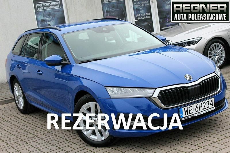 Niebieski Używany 2022 Skoda Octavia Kombi | 53 900 zł - Obraz 1/4