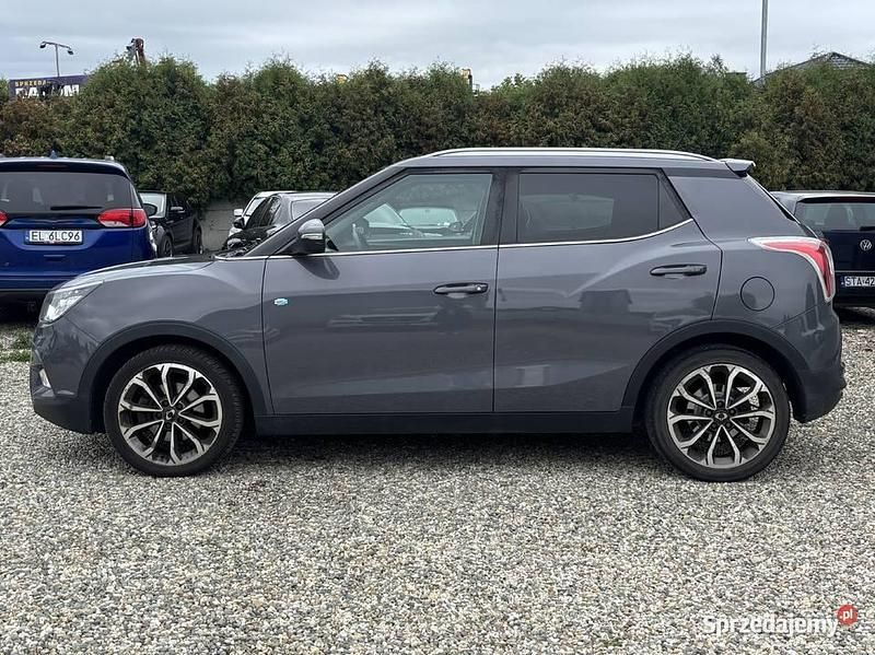 Szary Używany 2017 Ssangyong Tivoli SUV | 43 990 zł - Obraz 1/4