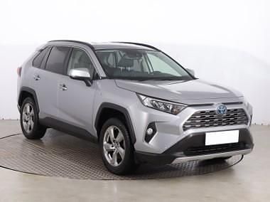 Używany Toyota RAV4 222 KM (163 kW) 2021 Srebrny SUV